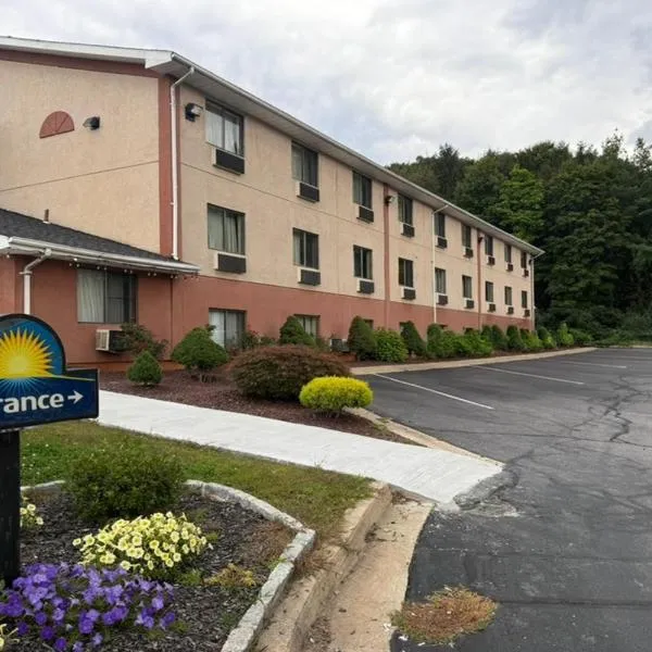 托灵顿戴斯酒店，位于Torrington的酒店