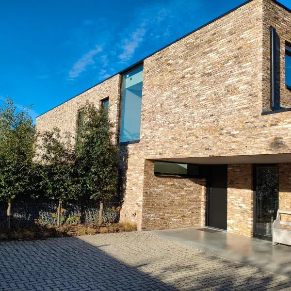 Modern spatious house near Bruges，位于布鲁日的酒店