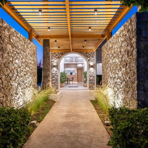 Cirillo Family Hotel-Christinas Studios，位于马斯蒂查里的酒店