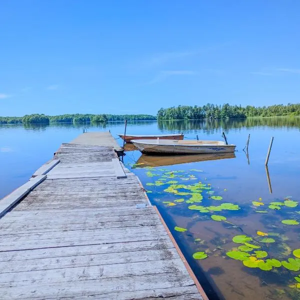 Host Harmony Boats stay play lake cabin，位于Broby的酒店