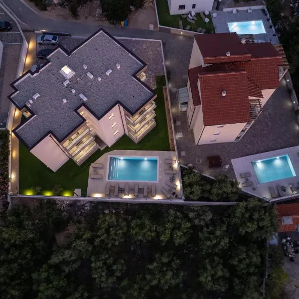 Poolside Hideout Apartments，位于诺瓦利娅的酒店