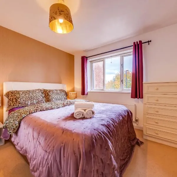 Spacious 3-Bedroom House with Garden and Parking,位于伦敦的酒店