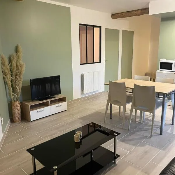 Appartement cosy rénové dans une ancienne longère，位于Chemilly-sur-Yonne的酒店