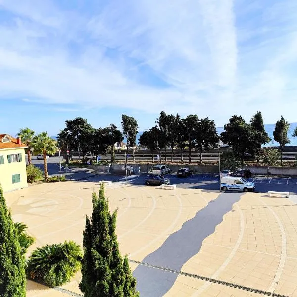 Almarea Beach - Essenza del mare, calore di casa，位于因佩里亚的酒店