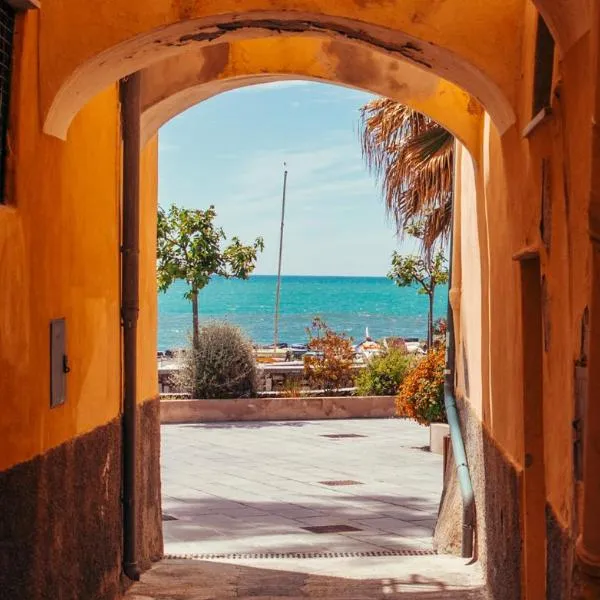 Almarea Beach - Essenza del mare, calore di casa，位于因佩里亚的酒店