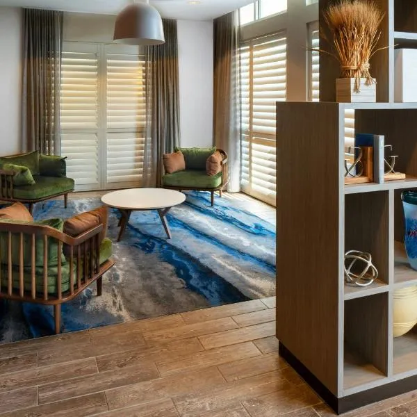 Fairfield Inn & Suites by Marriott Savannah Midtown，位于萨凡纳的酒店
