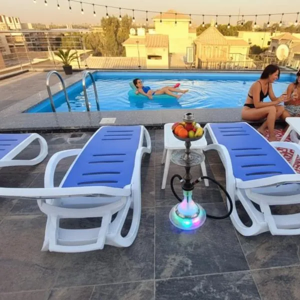 Zen Pyramids Luxury Villa，位于Ghaţāţī的酒店