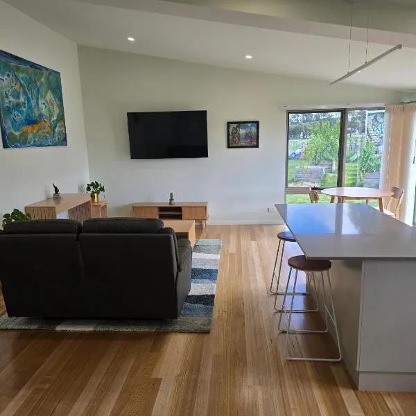 Urban Retreat near Hobart & Airport, Port Arthur，位于Penna的酒店