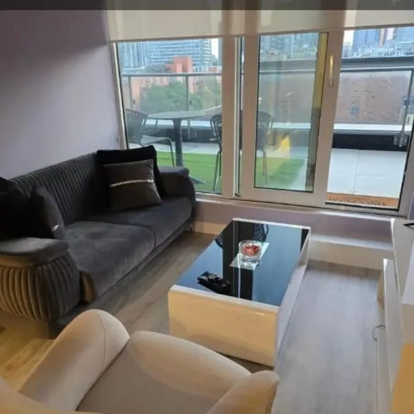 Downtown Luxury Condo Gym & Parking，位于多伦多的酒店