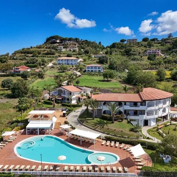 LUZIA AGRIRESORT - Piscina Idromassaggio con Vista Mare Aperta fino alle ore 23-00，位于梵蒂冈角的酒店