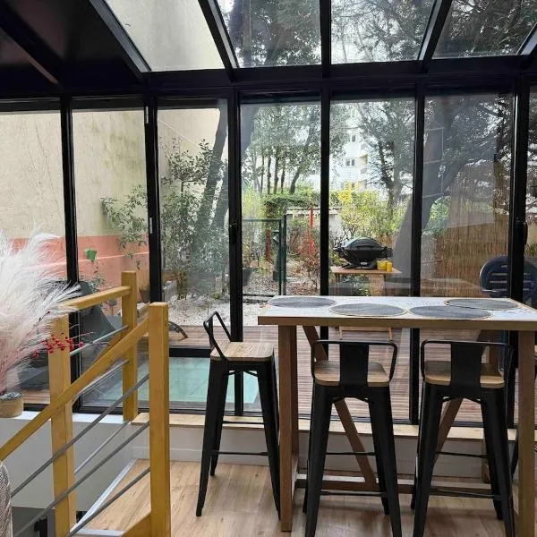 Superbe appartement sur jardin- proche de paris，位于旺夫的酒店