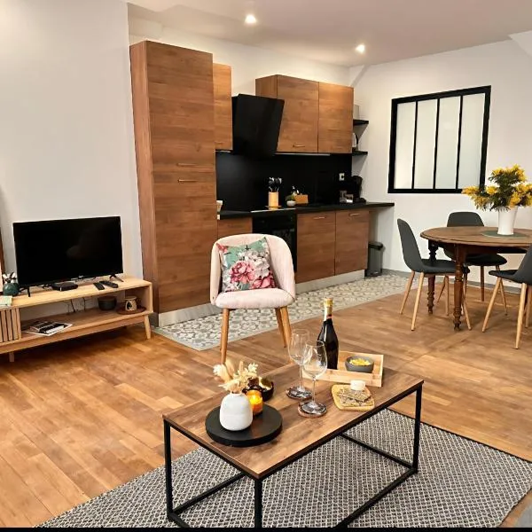 Bel appartement lumineux et cosy - Centre de Moulins，位于La Celle-sous-Gouzon的酒店
