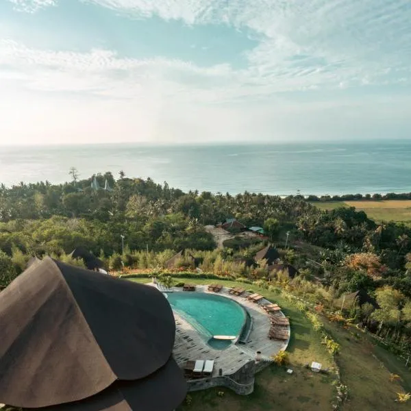 Ketanu Bamboo Lodge Sumba，位于Praikalogu的酒店