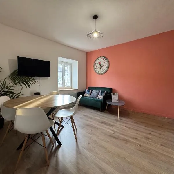 Functional apartment in center of Craponne，位于卡莱帕涅的酒店