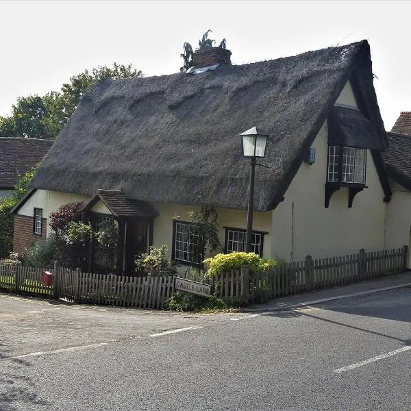 Beautiful Cottage opposite Hedingham Castle!，位于Castle Hedingham的酒店