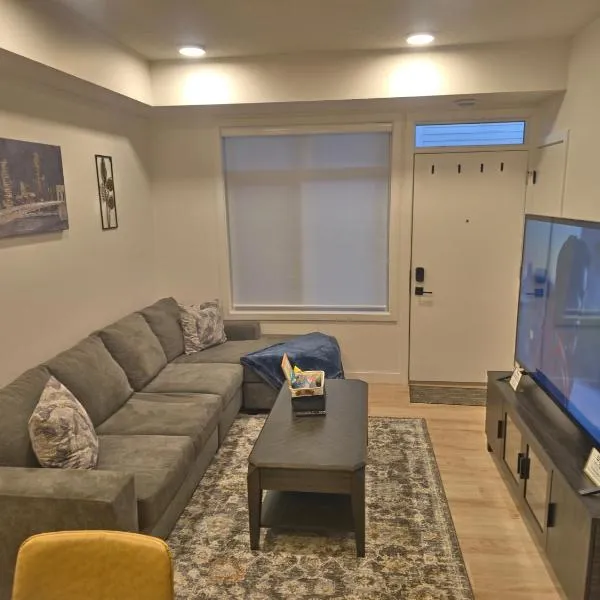 A stylish 2 BDR with a blend of cozy and peace!，位于卡尔加里的酒店