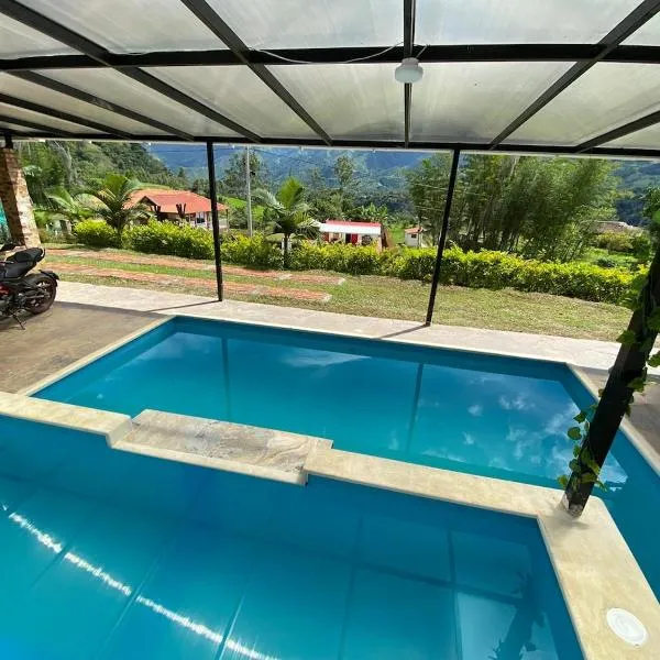 Piscina Privada, Zona parrillas, 8 min del Pueblo, Parqueadero Cubierto，位于帕乔的酒店