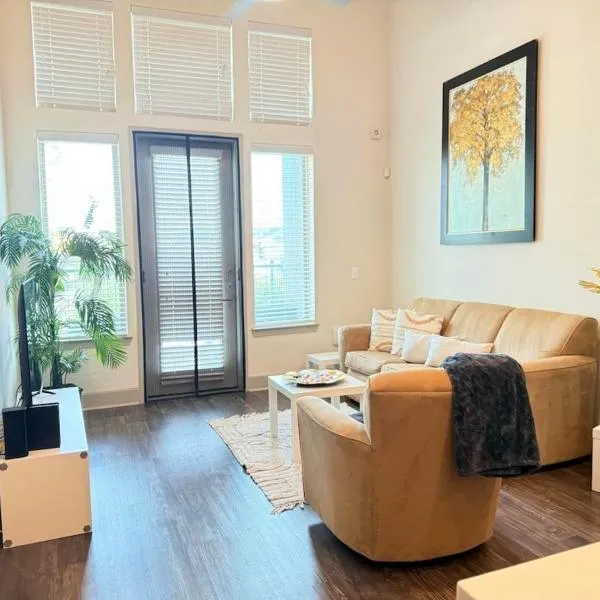 Charming 1-bedroom apartment in terrific Frisco next to Toyota Stadium with WiFi & fitness，位于弗赖拉辛的酒店