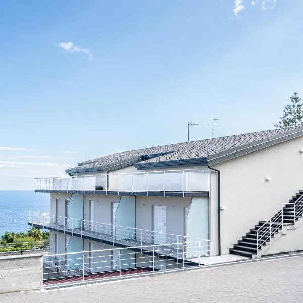 GiuMar Apartments Acitrezza，位于Aci Catena的酒店