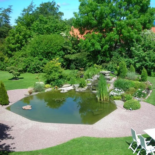 Solrosen i Simrishamn - Österlen，位于锡姆里斯港的酒店