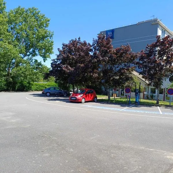 Hôtel Ibis Budget Nantes Ouest Atlantis Couëron，位于Couëron的酒店
