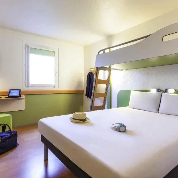 蓬托康目博马恩河谷宜必思快捷酒店，位于珀套特科姆博特的酒店