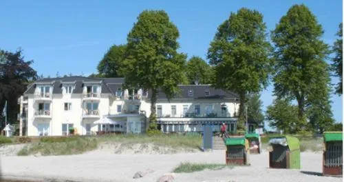 希尔克道夫酒店，位于Klein Pravtshagen的酒店