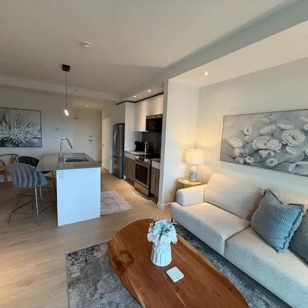 Bright warm & cozy 1 BR in North End Halifax，位于哈利法克斯的酒店
