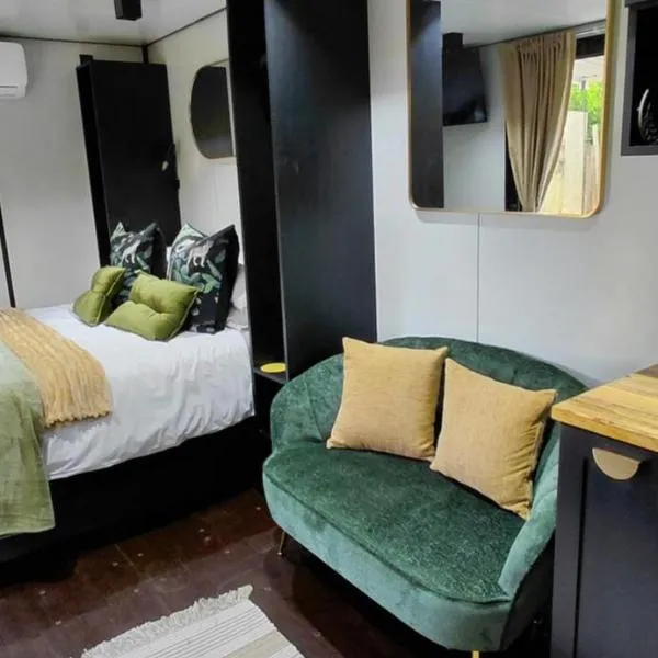 Stacey's Mini Hideaway，位于希尔克雷斯特的酒店