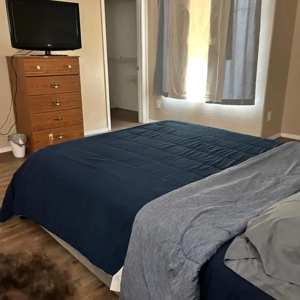 West Phoenix Value Room 3 Bennet，位于凤凰城的酒店