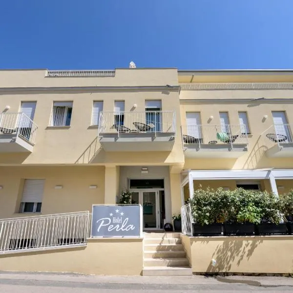 Hotel Perla，位于卡斯蒂里昂纳·德拉佩的酒店