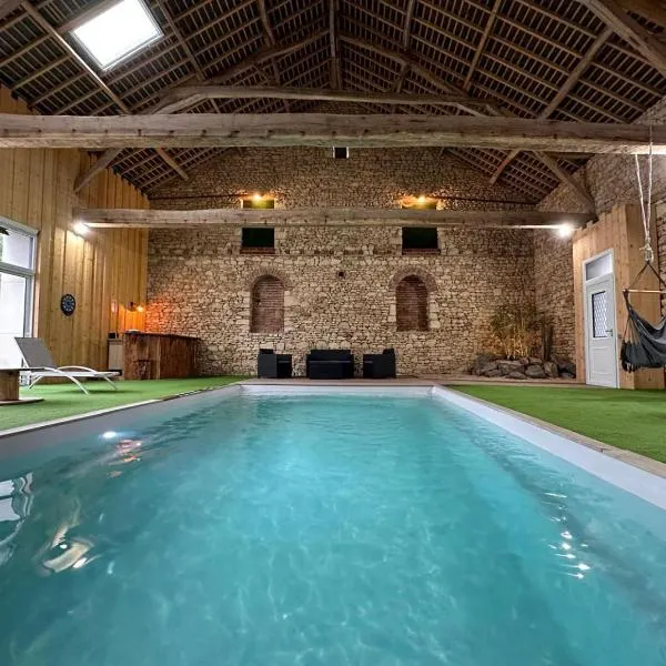 Gite de charme avec piscine intérieure，位于Amné-en-Champagne的酒店