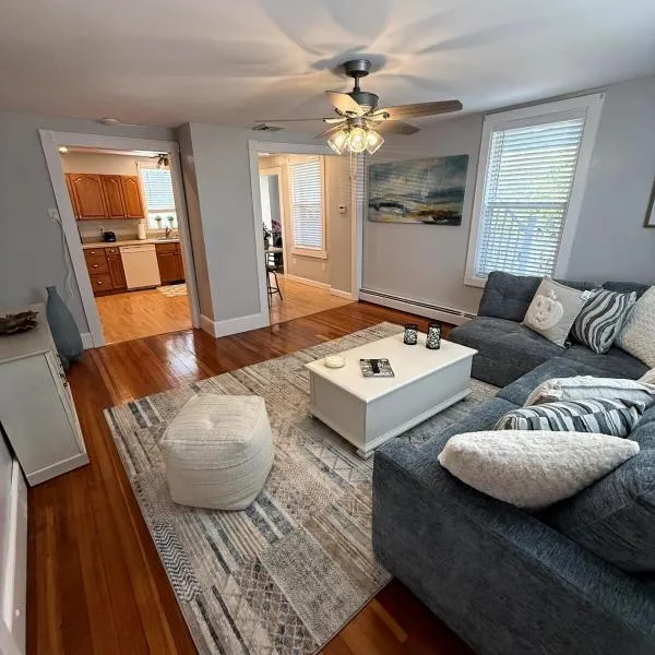 Bright 2BR by the Beach & Near Historic Salem，位于比弗利的酒店