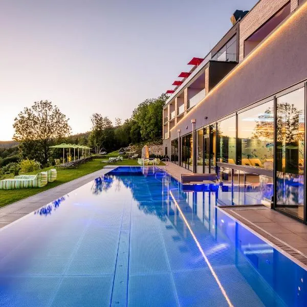 Hüttenhof - Wellnesshotel & Luxus-Bergchalets - Adults only，位于Grainet的酒店