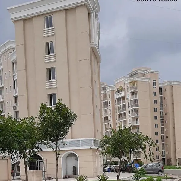 Peaceful Gopala near Premanand Maharaj Ji，位于范兰德凡的酒店