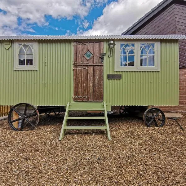 Stone Circle Glamping，位于Durrington的酒店