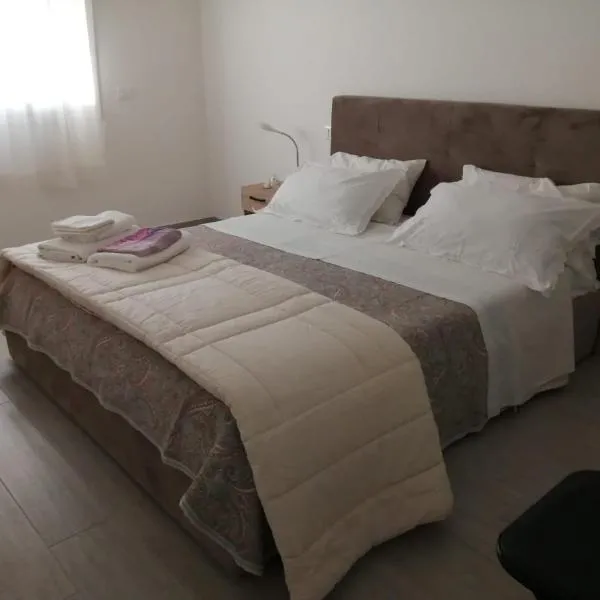 Suite Petit,位于Vairano Scalo的酒店
