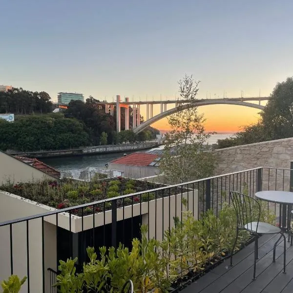 108MM House，位于波尔图的酒店