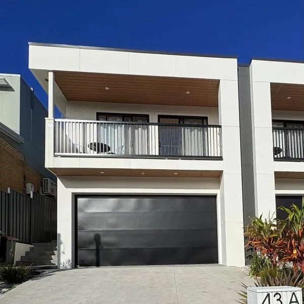 Surfside Retreat-Stylish Escape，位于布利的酒店