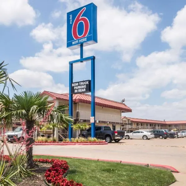 Motel 6-Mesquite, TX - Rodeo - Convention Ctr，位于鲍尔奇斯普林斯的酒店