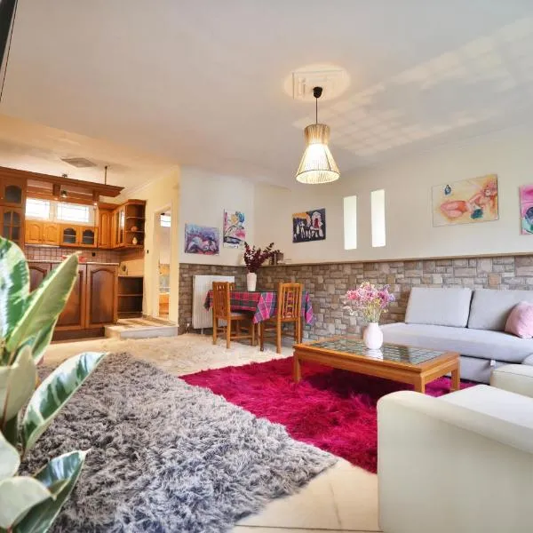 Cozy tricolor 2 bdr apt with gym & parking，位于约阿尼纳的酒店