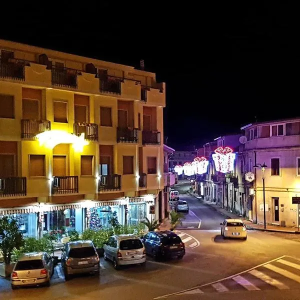 莫墨餐厅酒店，位于Polistena的酒店