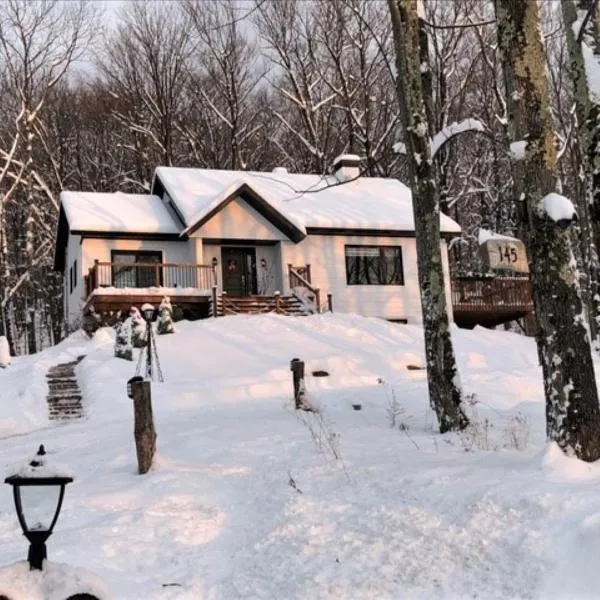 Rooms in peaceful nature settings，位于萨顿的酒店