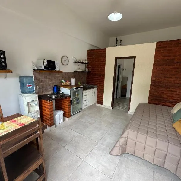 Alojamiento De Rocha，位于蒙特格兰德的酒店