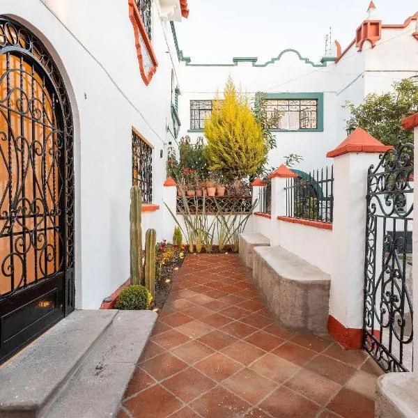 Casa céntrica con 4 habitaciones y estacionamiento，位于普埃布拉的酒店