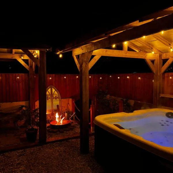 Hot tub Retreat In The Valley's Of South Wales，位于Abertillery的酒店