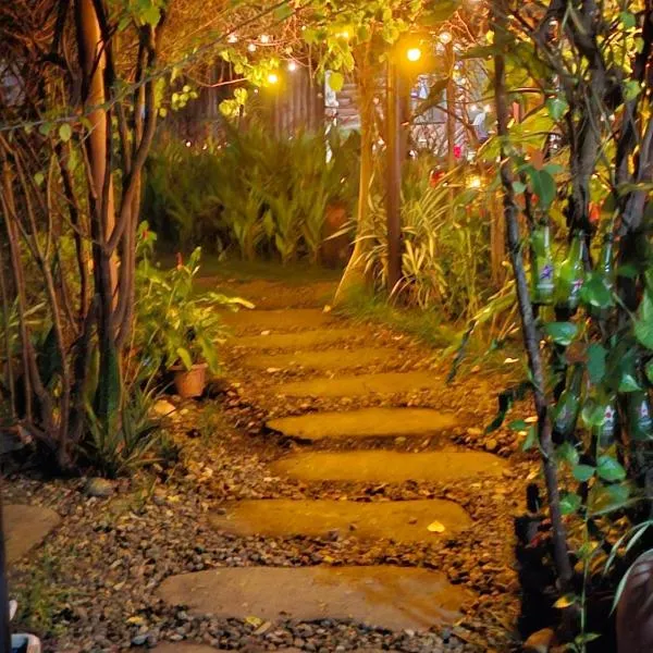 The English Filipina Secret Garden Resort，位于伊洛伊洛的酒店