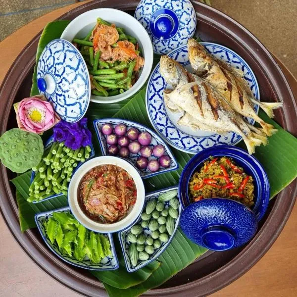 Phuket Nonnita Boutique Resort - SHA Plus，位于普吉镇的酒店