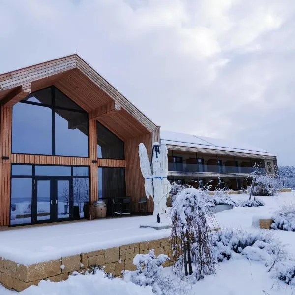 菊法诺伊塔尔酒店，位于Neutal的酒店