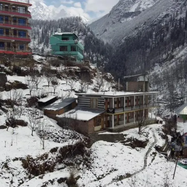 Yellowjackets Hostel Tosh，位于Tosh的酒店